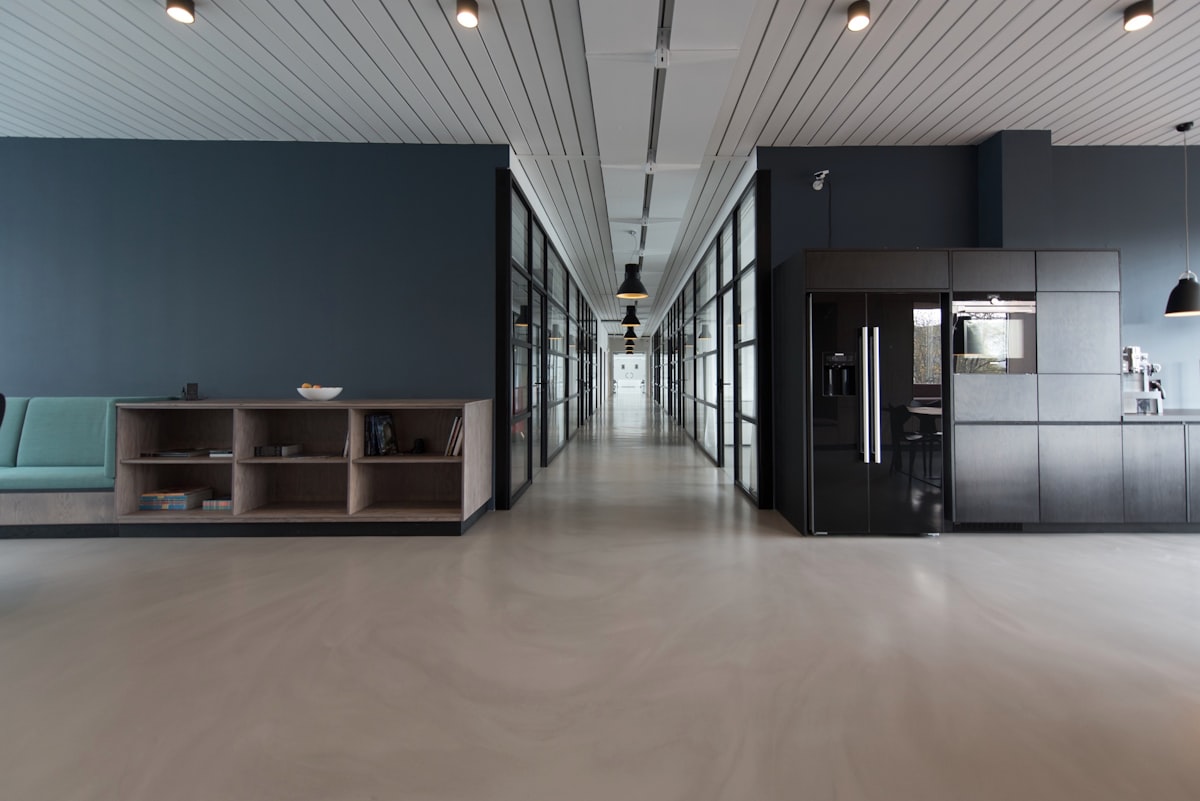 Modern interior with a lined ceiling and partitions